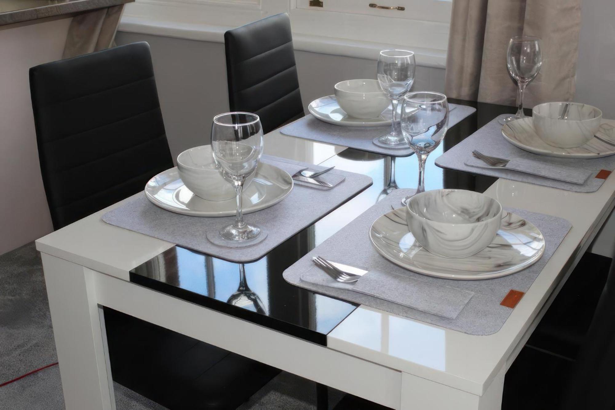 Lovely 2 Bed 2 Bath Flat With Free Parking พูล ภายนอก รูปภาพ