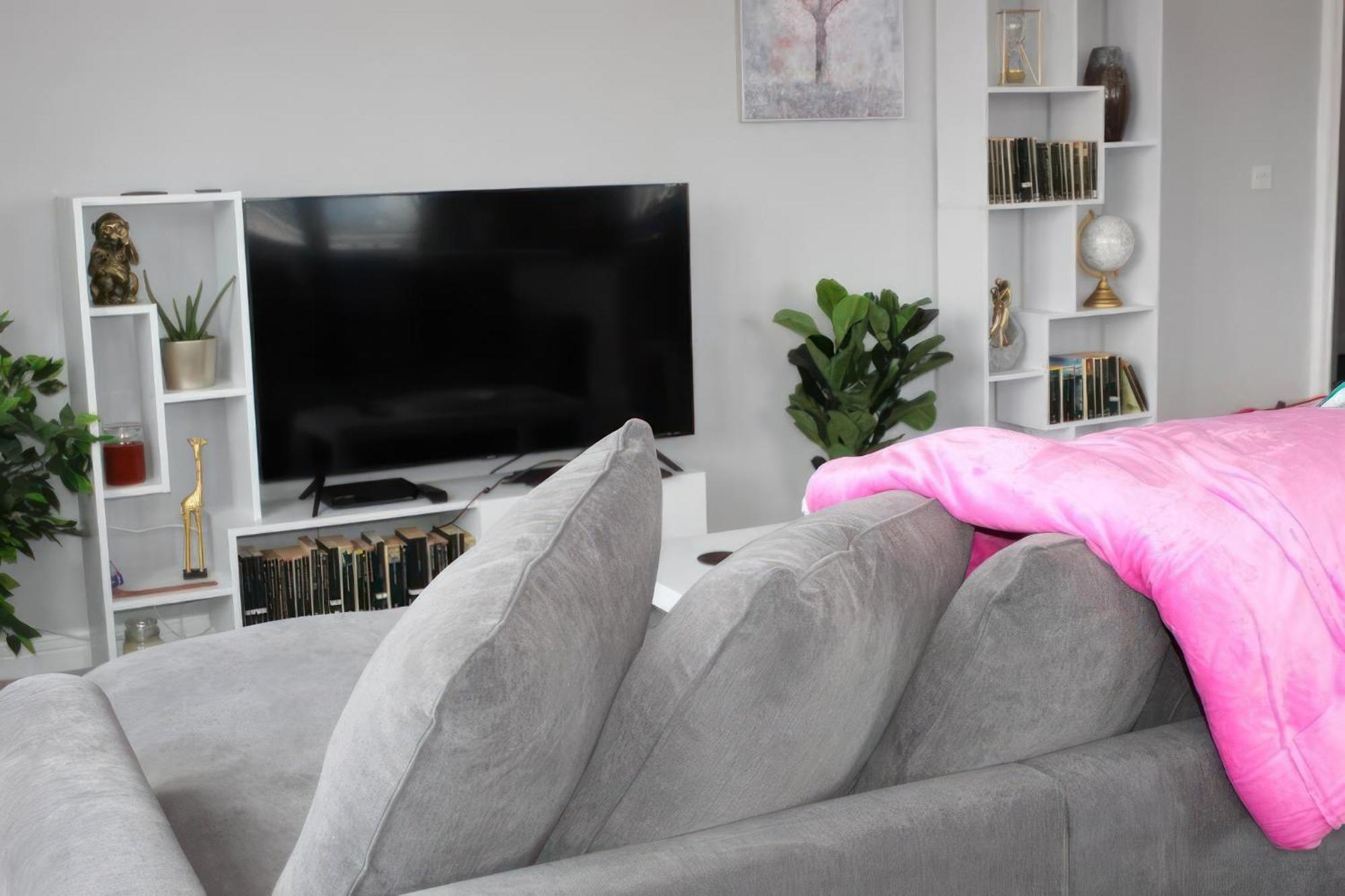 Lovely 2 Bed 2 Bath Flat With Free Parking พูล ภายนอก รูปภาพ