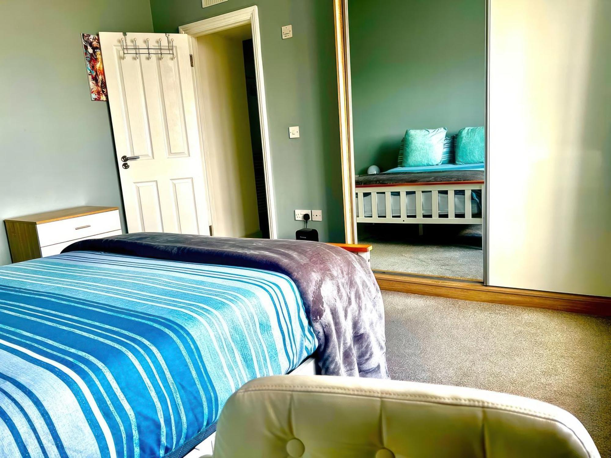 Lovely 2 Bed 2 Bath Flat With Free Parking พูล ภายนอก รูปภาพ
