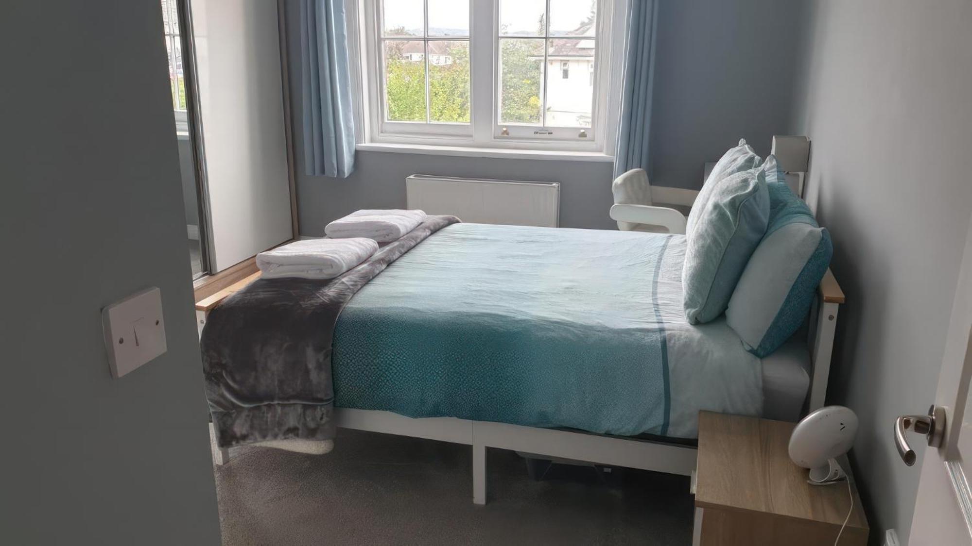 Lovely 2 Bed 2 Bath Flat With Free Parking พูล ภายนอก รูปภาพ