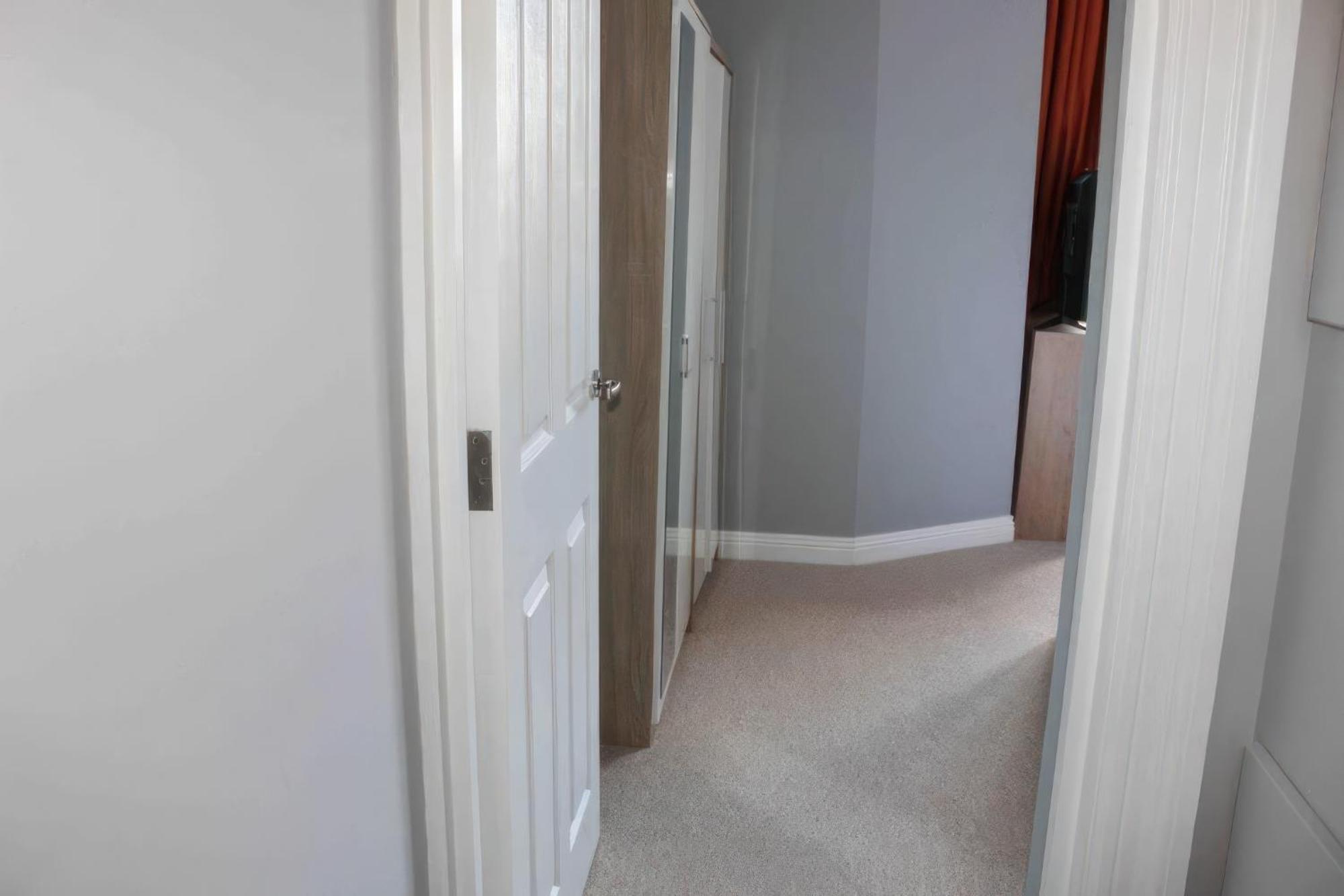 Lovely 2 Bed 2 Bath Flat With Free Parking พูล ภายนอก รูปภาพ