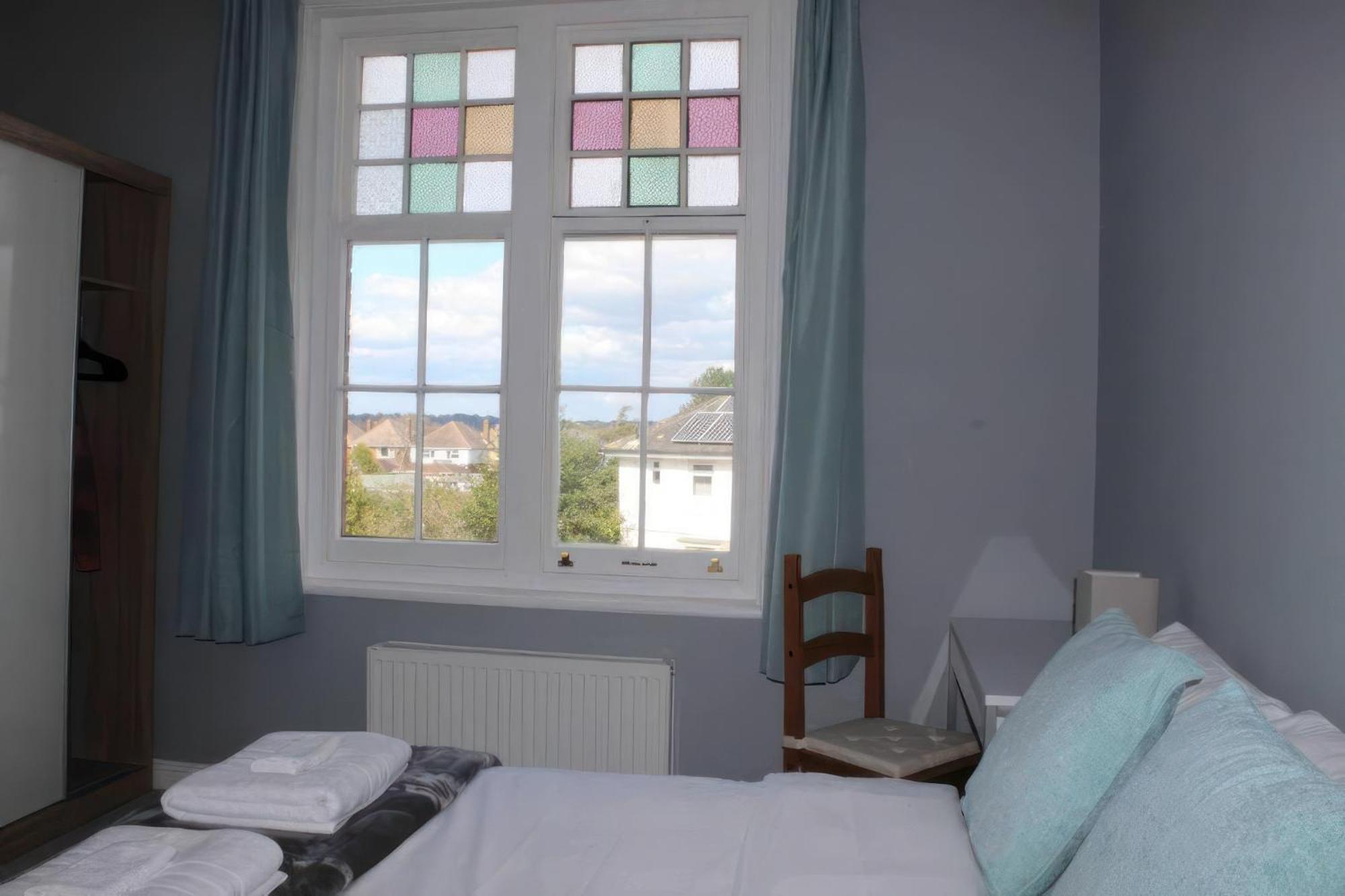 Lovely 2 Bed 2 Bath Flat With Free Parking พูล ภายนอก รูปภาพ